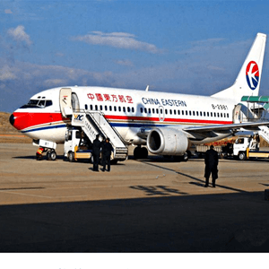 锦州湾空运公司航空快运业稳步发展的原因是什么？